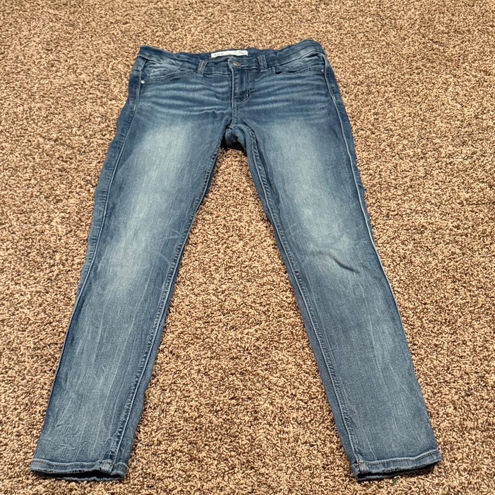Classic Mid-Wash Women’s Skinny Jeans